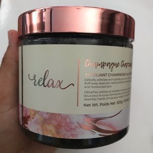 Manna Kadar Champagne Charcoal Body Scrub 18.34oz